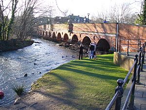 Leatherhead Town Bridge - geograph.org.uk - 688162