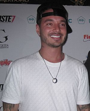 Lesin valencia junto j balvin (cropped)