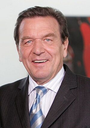 Wahlkampffoto Schröder CL 2005 (cropped).jpg