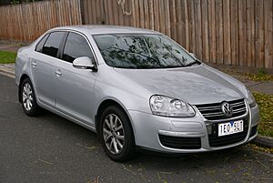 2011 Volkswagen Jetta (1KM MY10) 118TSI sedan (2015-07-03) 01