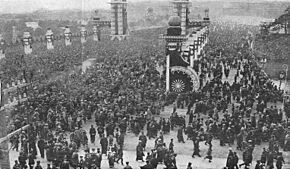 Crowd awaiting Crown Prince Tokyo Dec1916