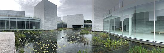 Glenstone-2018-10-19-courtyard-pool-pano-gallery