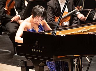 Luxemburgo+ Yuja Wang09 (51354474100) (cropped)