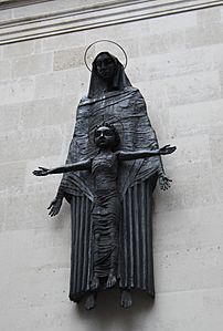 Madonna & Child, Cavendish Square, London 02