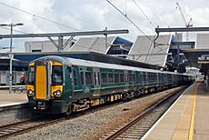 Reading - GWR 387132+387143 Didcot service.JPG