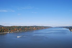 Bird's-eye view of Hudson River from walkway 5