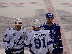 Lightning vs Canucks (25210898977)