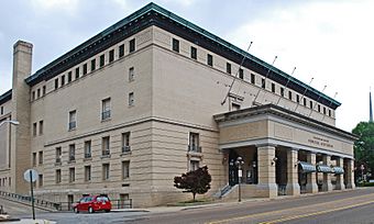 SoldiersAndSailorsMemorialAuditoriuminChattanooga.jpg