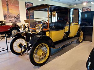 1910 Lanchester 28-HP Landaulette p4