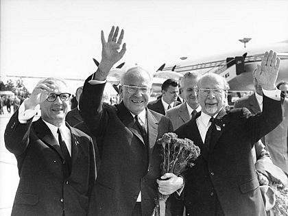 Bundesarchiv Bild 183-K0614-0006-003, Berlin, VIII. SED-Parteitag, Honecker, Husak, Ulbricht