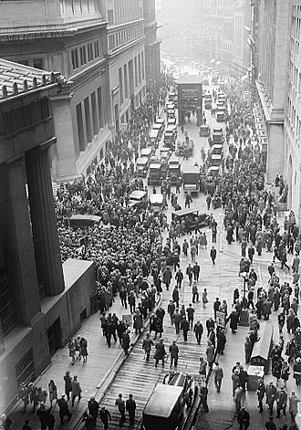 Crowd outside nyse.jpg