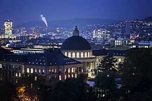 ETH Zürich im Abendlicht.jpg