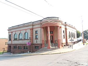 Ishpeming Carnegie Public Library.jpg