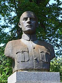 Ivan-Mihailov-monument-closeup