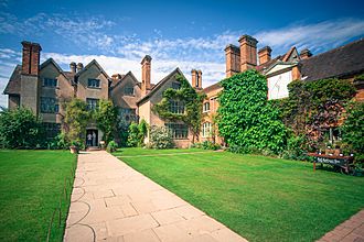 Packwood House 2019-08.jpg