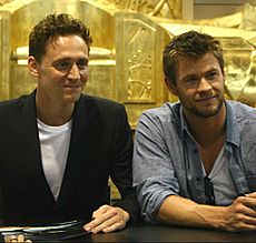 Hemsworth Hiddleston SDCC 2010 4