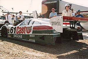 JaguarXJR9-61-LRpaddock-89mia