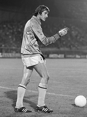 Ray Clemence (1981).jpg