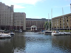 St Katharine Docks 022.jpg