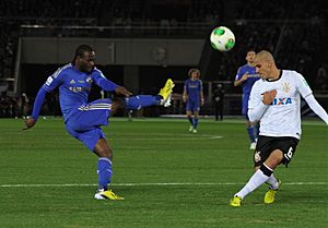 Victor Moses Fabio Santos 2012 FIFA Club World Cup