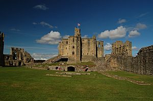 Warkworth Castle interior, 2007.jpg