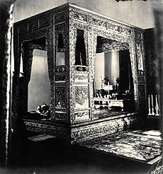 Canopy Bed of the King at the Chakraphat Phiman Hall