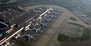 Heathrow LON 04 07 77