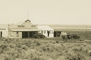 Lake-Austin-township-Murchison-region-of-Western-Australia-c-1950-DETAIL