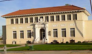 Old Yuma City Hall.jpg