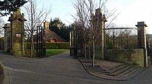 Overtoun Park Gateway, Rutherglen 2016-02-28