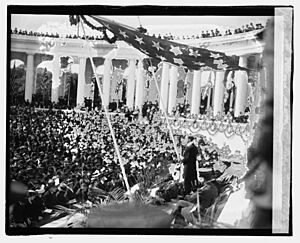 Arlington Amphitheater dedication, 5-15-20, Secty. Baker LCCN2016827942