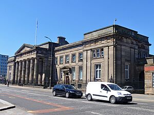 Glasgow buildings -93- (geograph 6259469)