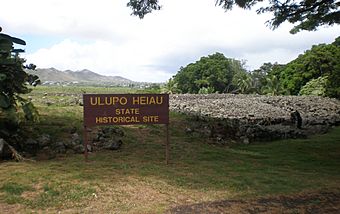 Heiau-Ulupo-sign&topside.JPG