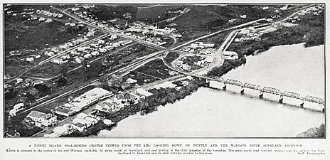 1933 view of stations at Huntly and Huntly Town (1916–1969), Awaroa Branch.jpg