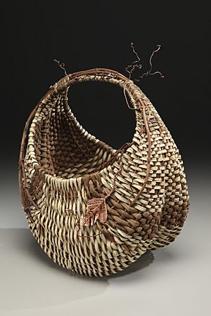 Kudzu basket hen