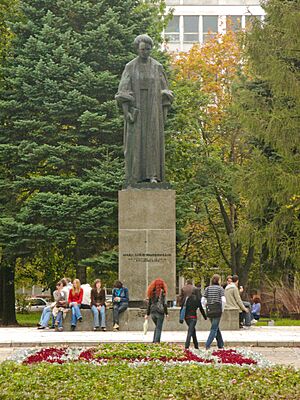 Lublin UMCS Pomnik Marii Curie-Skłodowskiej