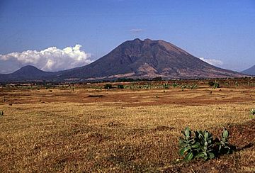 UsulutánVolcano.jpg