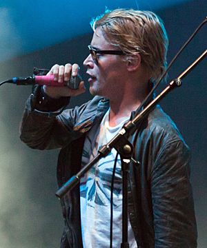 Macaulay Culkin singing (2010).jpg