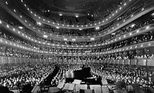 Metropolitan Opera House, a concert by pianist Josef Hofmann - NARA 541890 - Edit