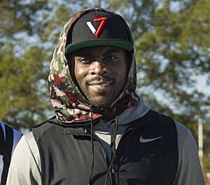 Michael vick 2017 (cropped).jpg