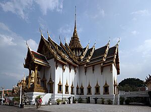 Phra Thinang Dusit Maha Prasat (พระที่นั่งดุสิตมหาปราสาท), Grand Palace, Bangkok