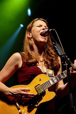 Susan Tedeschi, July 2006.jpg