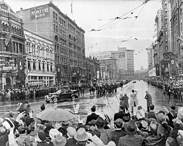 Crowds of Winnipeggers wave at His Majesty King George VI and Her Majesty Queen Elizabeth