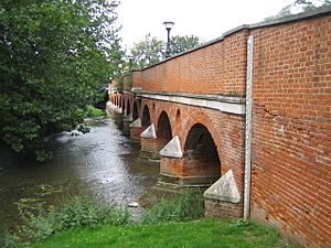 Leatherhead Bridge - geograph.org.uk - 244353