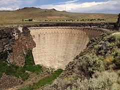 2013-07-07 16 29 46 Salmon Falls Creek Dam in Idaho viewed from the west