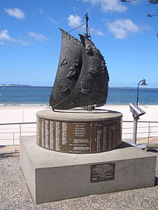 BrightonLeSands First Fleet monument