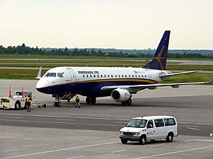 Embraer175-01