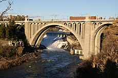 Monroe Street Bridge 20070217.jpg