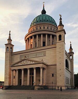 Nikolaikirche mit Tympanon