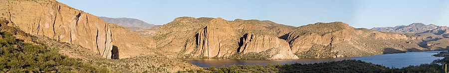 Pano-Canyon Lake-2